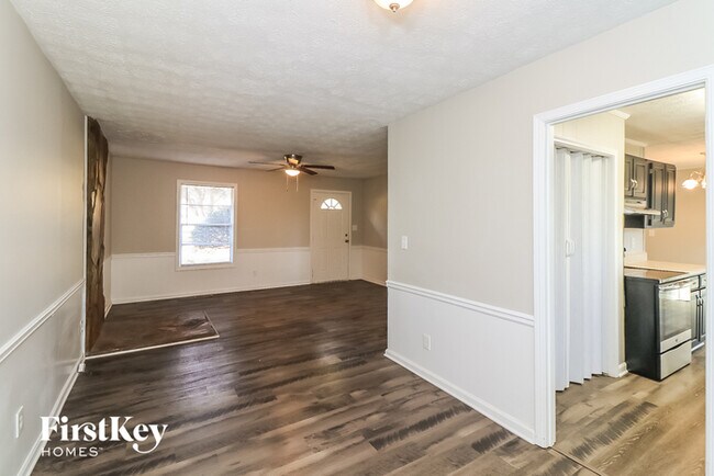 Building Photo - 465 Pineland Rd SW
