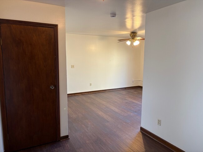 Building Photo - 309 Olsen St