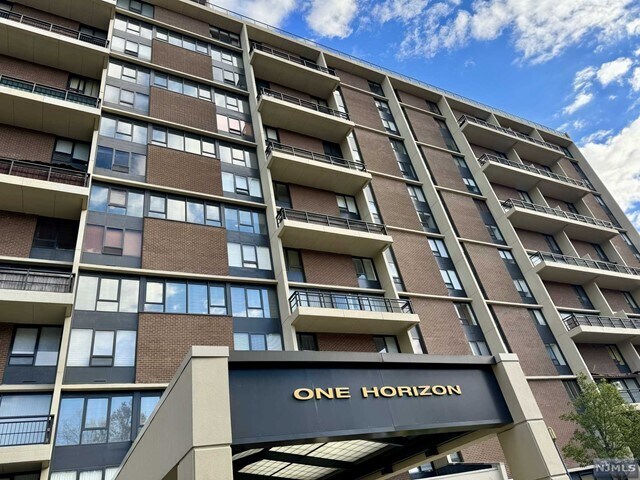 Foto principal - 1 Horizon Rd