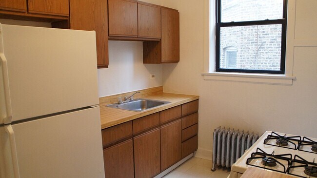 Foto del edificio - 2428 N Sawyer Ave