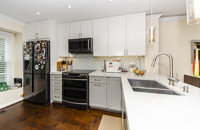 Foto del edificio - 734 N Vermont St