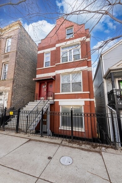Building Photo - 2011 W Cullerton St