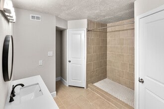 Building Photo - 14910 Grassington Dr