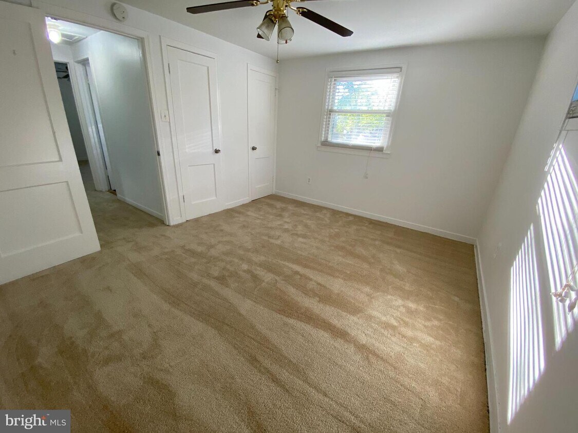 Foto principal - 7807 Elroy Pl