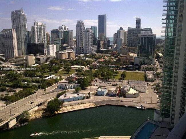 Foto del edificio - 90 SW 3rd St