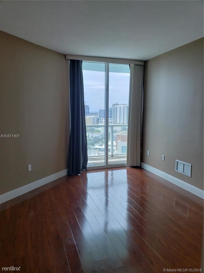 Foto del edificio - 1 br, 1 bath  - 1900 N Bayshore Dr Apt 1926