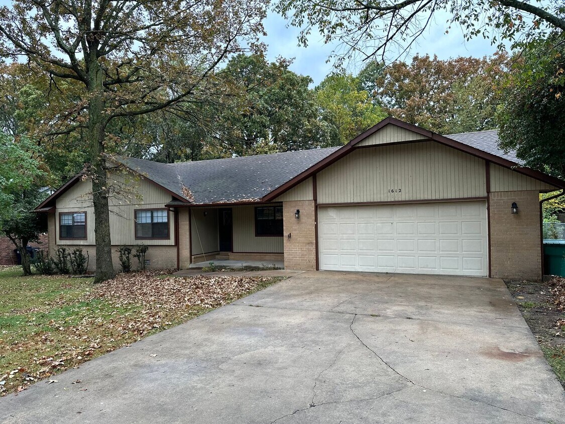 Spacious 3 Bed Room, 2 Full Bath Room Roge... House Rental in Rogers