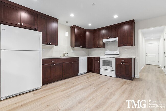 Foto del edificio - StJamesTriplex