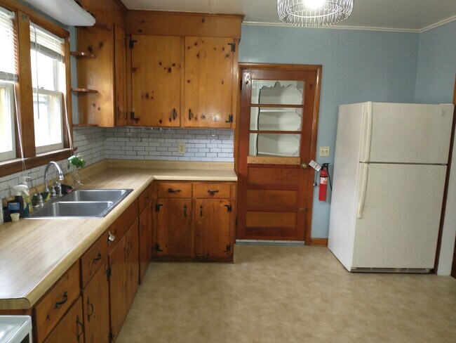Eat in kitchen - 18 Fairmont Ave