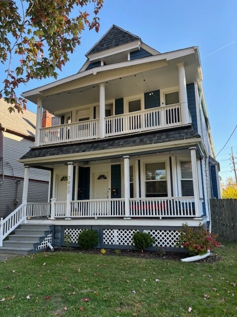 El apartamento tiene acceso al porche superior. - 7927 Franklin Blvd