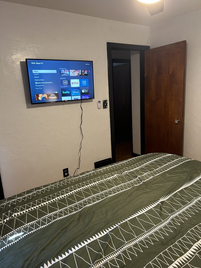 Building Photo - 603 16th Ave