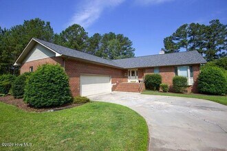 Building Photo - 1205 Greenbriar Dr