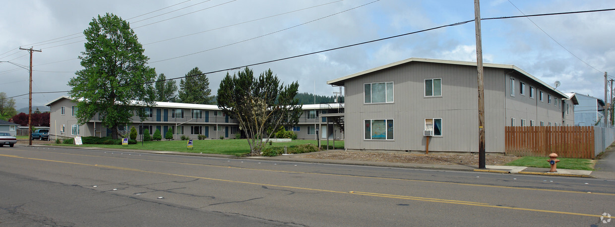 Building Photo - Greenwood Manor