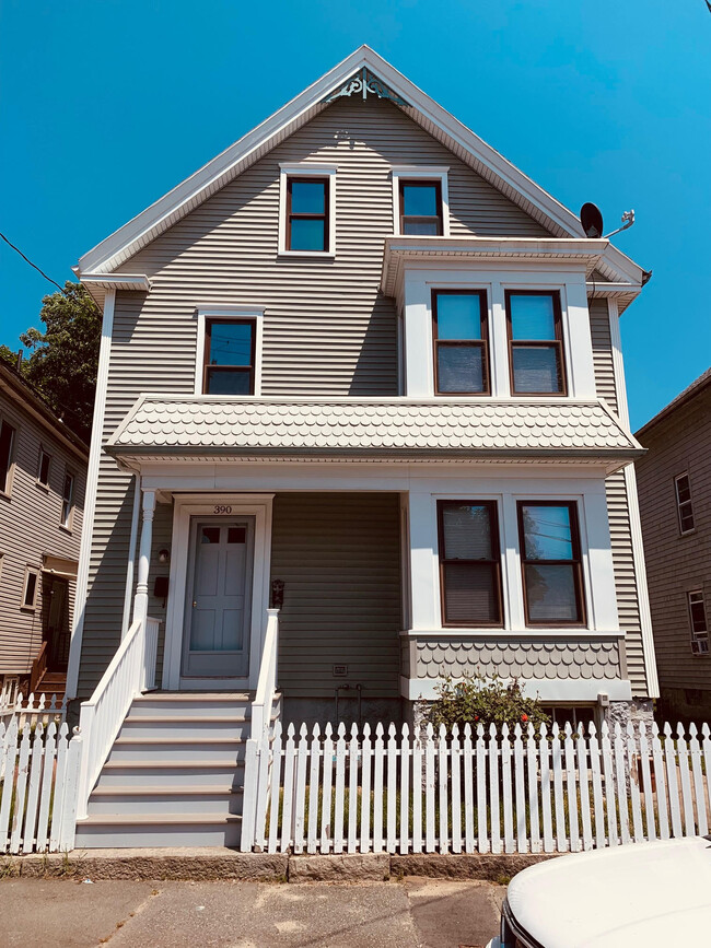 Building Photo - 390 Cedar St