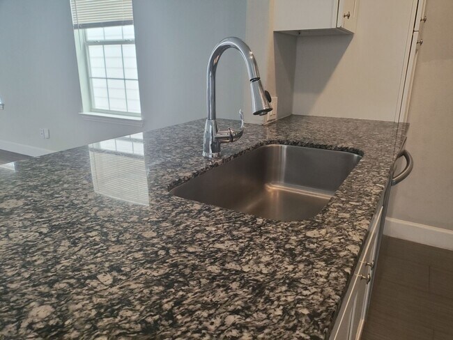 Foto del edificio - 308 E 31st St