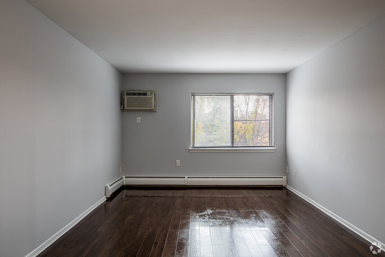 905 Lofts - 905 Burnside Ave East Hartford, CT 06108
