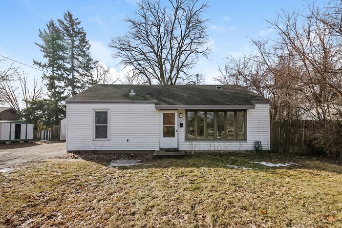Primary Photo - Cozy 3 bedroom, 1 Bathroom House in Bloomi...
