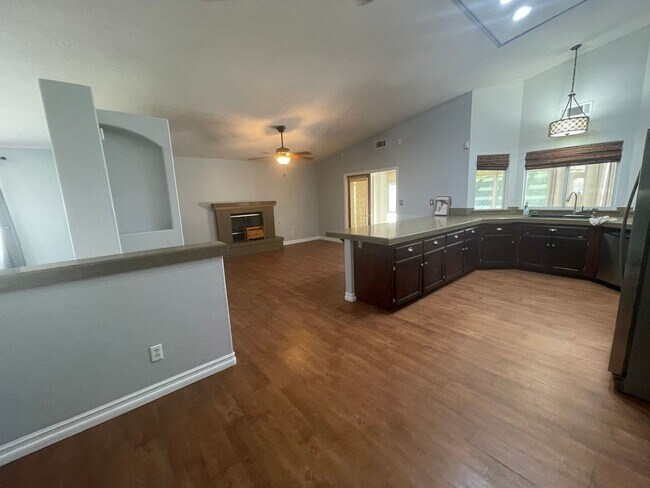 Building Photo - Eagle Ranch - Ventana Home, 4 Bedrooms 2 B...