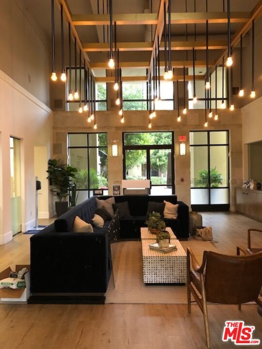 Foto principal - 24545 Town Center Dr