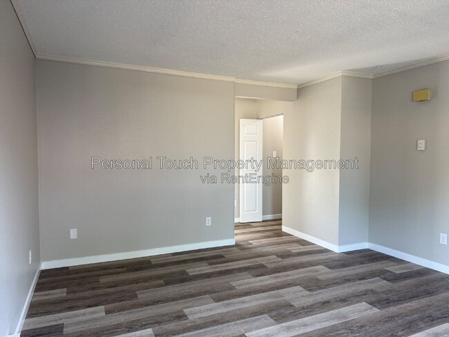 Building Photo - 2143 2nd Ave E