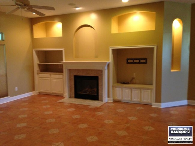 Building Photo - 2465 Pinehurst Ln