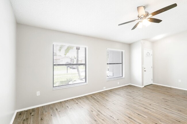 Building Photo - 916 Axlewood Cir
