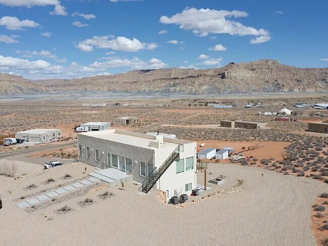 Foto del edificio - 925 E Shelter Cove Rd