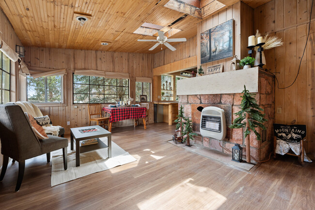 Building Photo - 6691 Spruce Ave
