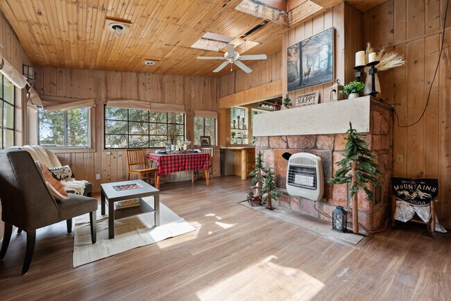 Foto del edificio - 6691 Spruce Ave