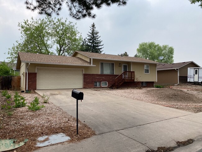 Building Photo - 4 Bed 2 Bath Home in great location West F...