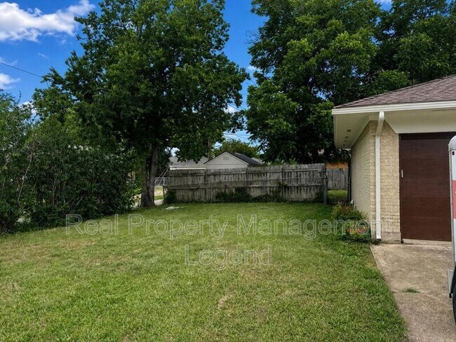 Building Photo - 409 LaSalle Drive
