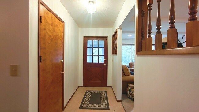 Building Photo - Welcome to this Charming One-level Home Lo...