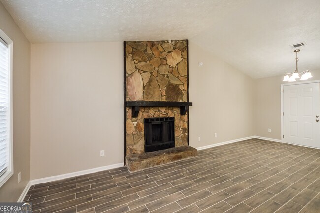 Foto del edificio - 6096 Creekford Dr