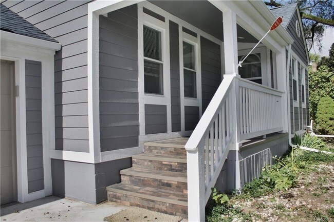 Building Photo - 42755 Utica Rd