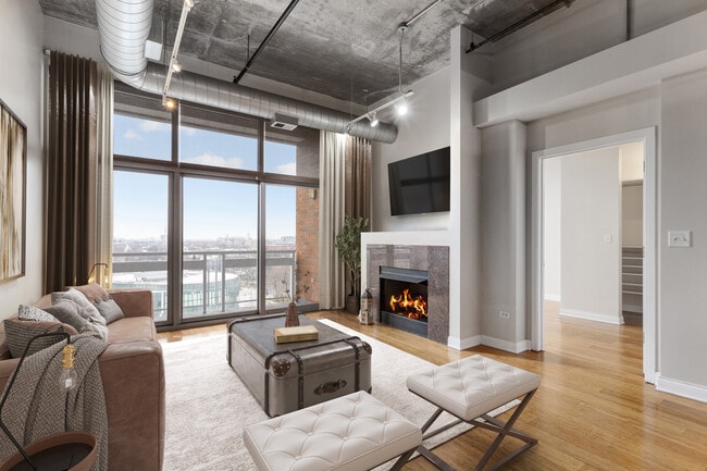 Building Photo - 933 W Van Buren St