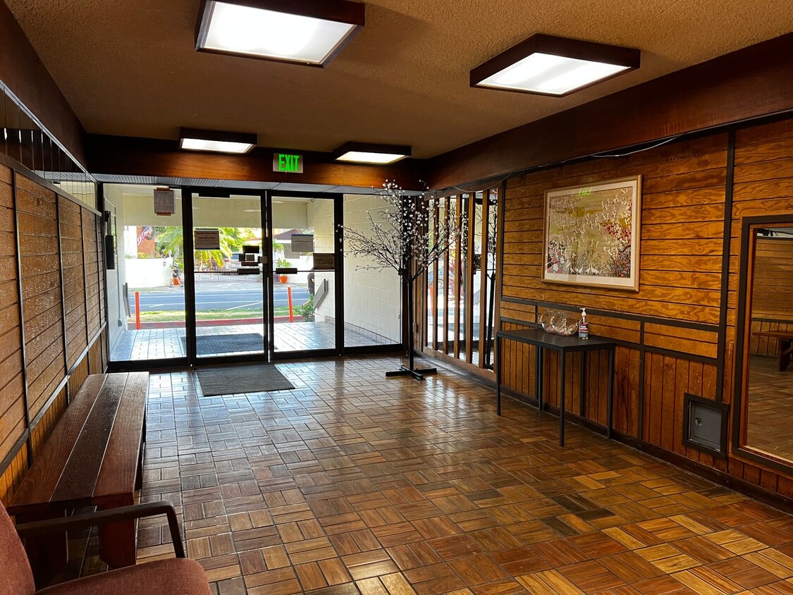 Primary Photo - 5122 Likini St., Honolulu, HI 96818 ( Liki...