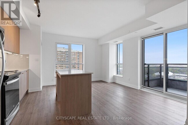 Building Photo - 286 Main St