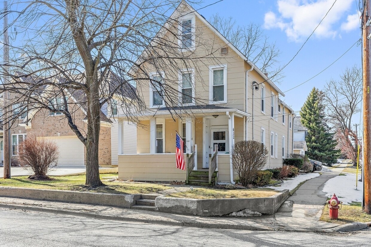 Front - 632 N Arlington Heights Rd