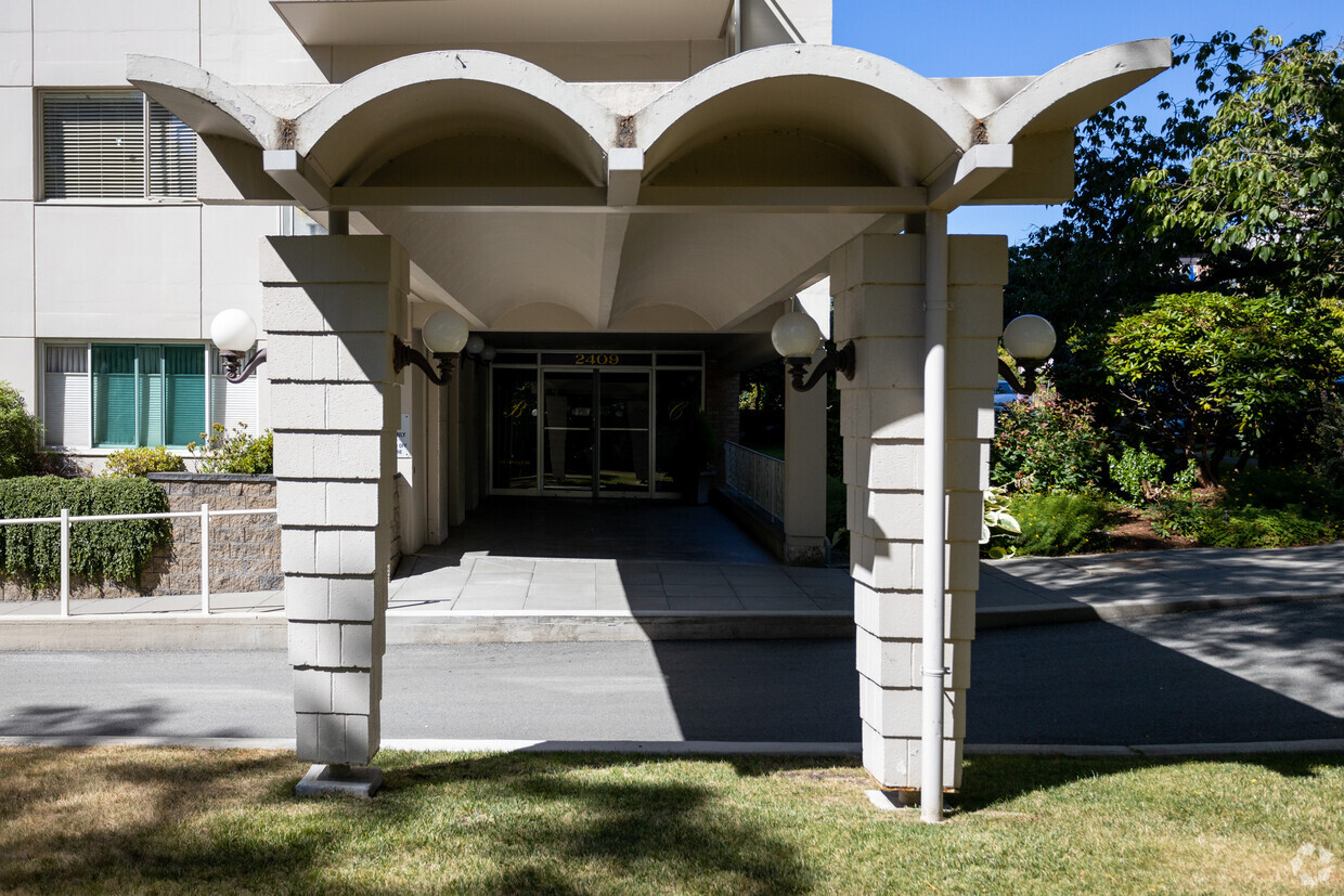 Building Photo - Balsam Court