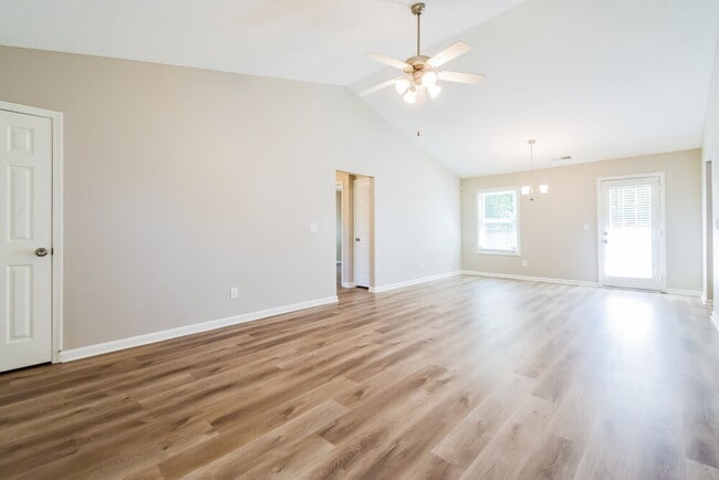 Building Photo - 761 Woodwind Dr
