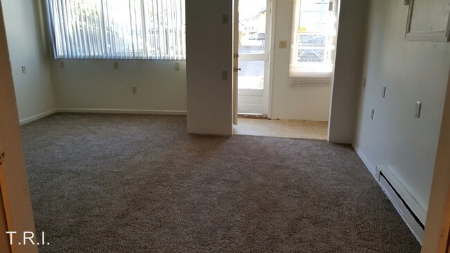 Building Photo - 1017 5th St