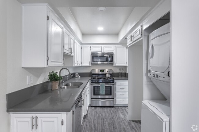 Building Photo - 5505 Zelzah Ave