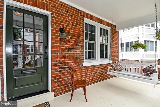 Building Photo - 2426 Observatory Pl NW