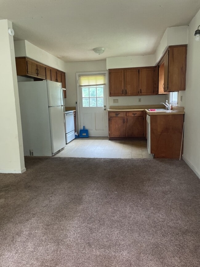 Building Photo - 717 Meadowbrook Dr