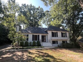 Building Photo - 6611 Lancer Dr