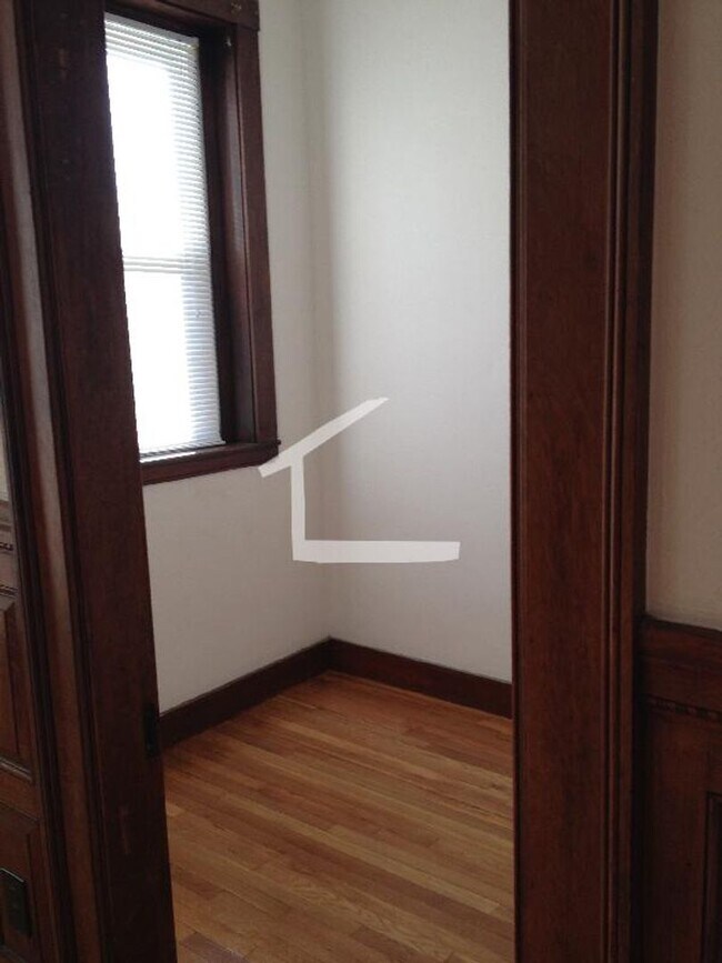 Foto del edificio - Beautiful One Bedroom Right in Kenmore