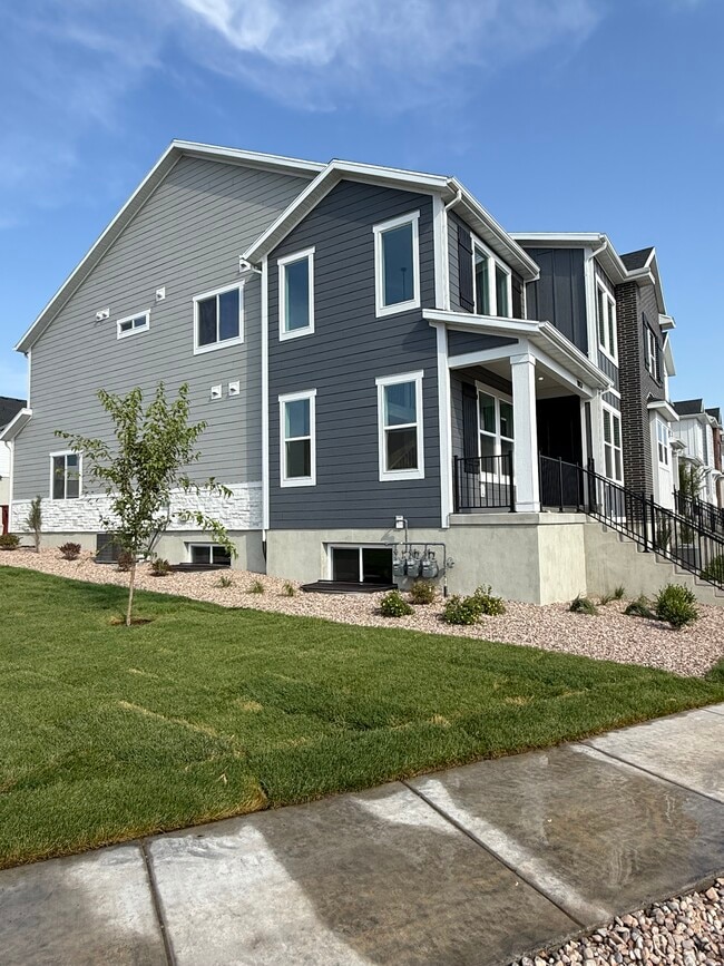 Building Photo - 1033 N Canvasback Dr