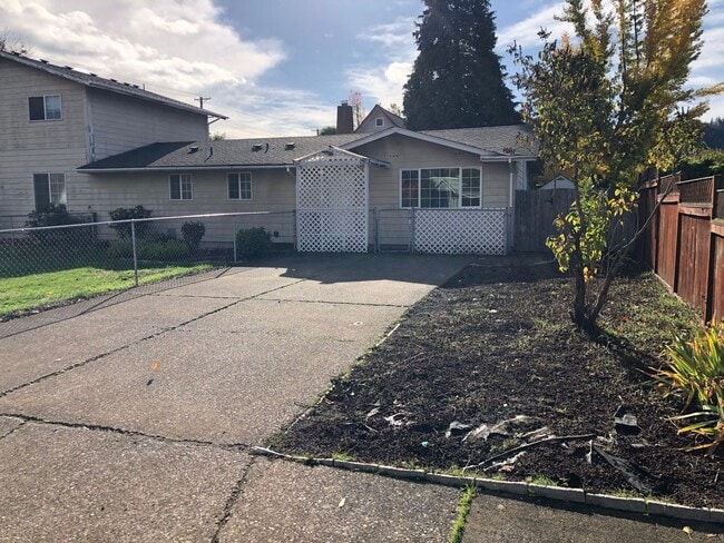 Foto del edificio - Updated 2 bedroom, 2 bathroom duplex in Sp...