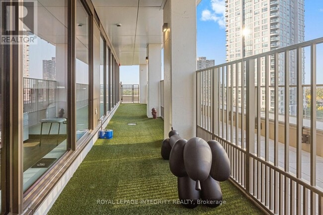 Building Photo - 300 McRae Ave