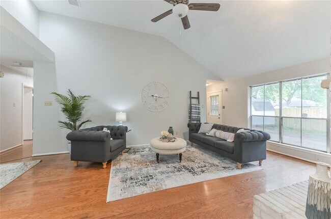 Foto del edificio - 5701 Village Arbour Dr